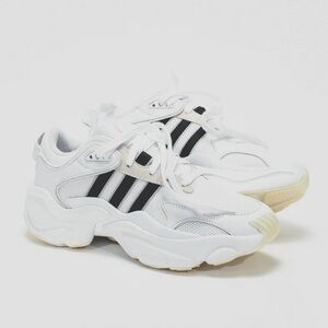 Adidas
Originals Wmns Tephra Runner